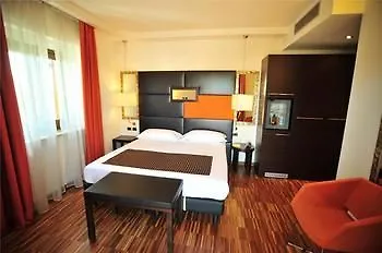 La Excelsior Hotel